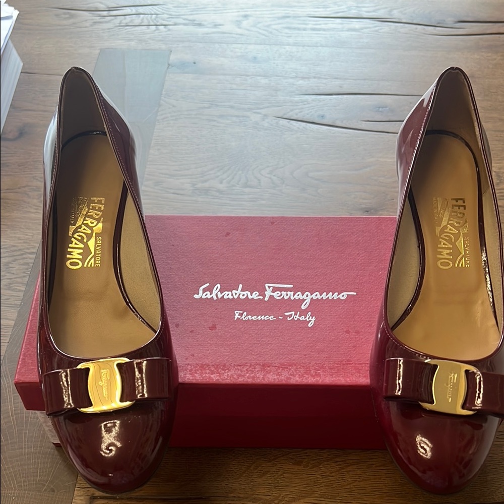 Never worn Ferragamo pumps red pattened leather